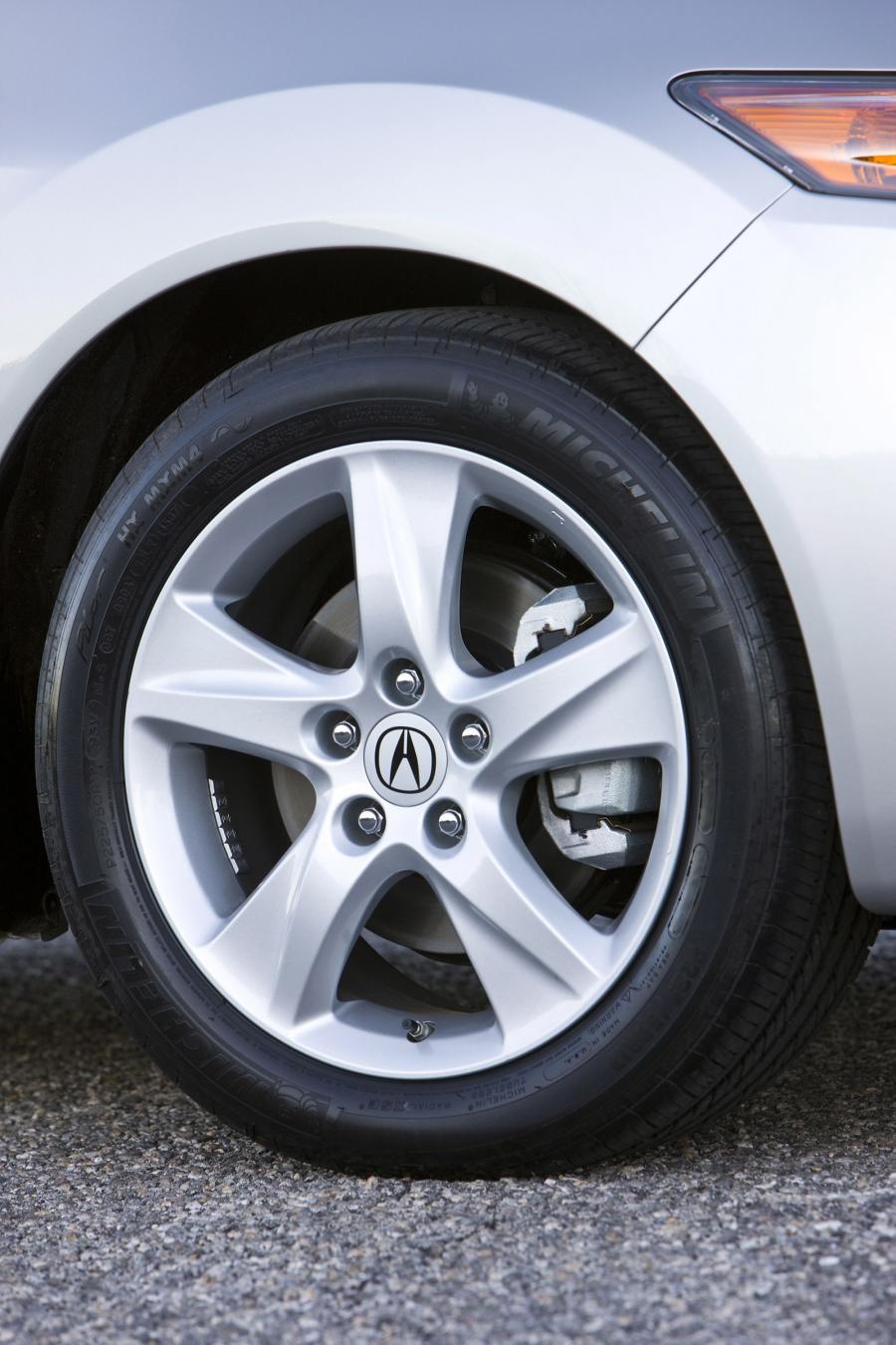 Колеса Acura TSX 2008 года  (фото 175 из 210)